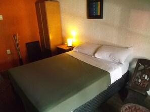 Duplex Deluxe - privat badrum - utsikt mot staden | Egyptiska bomullslakan, bäddmadrasser, extrasängar och gratis wi-fi