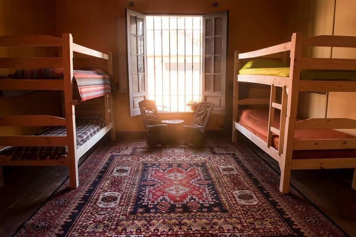 Delad sovsal - Comfort - sovsal (män och kvinnor) - delat badrum | Egyptiska bomullslakan, bäddmadrasser, extrasängar och gratis wi-fi