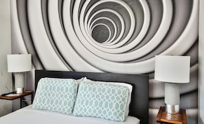 Vibrant Chic Flat with One Queen Bed & Full Kitchen | Desk, laptop workspace, iron/ironing board, free WiFi - Krym - Studios in Wynwood (Miami)
