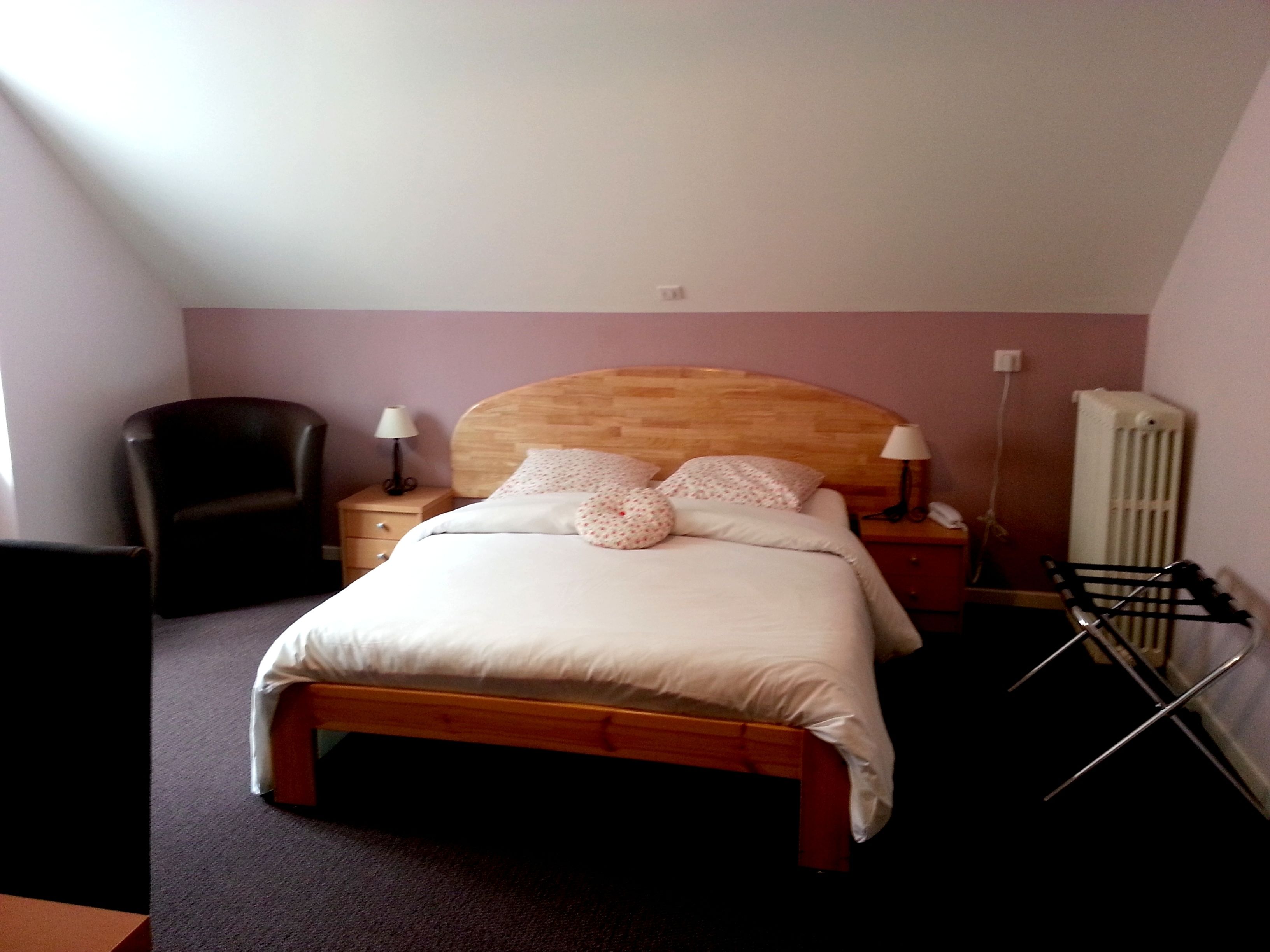 standard double room, private bathroom | desk, free cots/infant beds, rollaway beds, free wifi