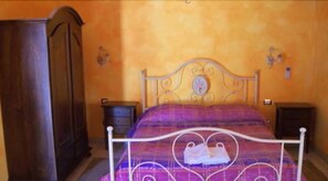 Double Room | 1 bedroom, premium bedding, minibar, in-room safe - Country House Le Vedute (Trevi)