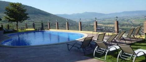 حمّام سباحة خارجي موسمي