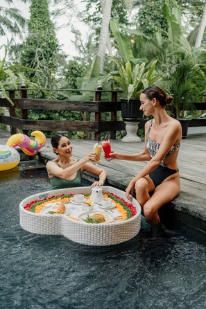 Piscine couverte, piscine extérieure