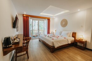 Sengetøy av topp kvalitet, minibar, safe på rommet og skrivebord