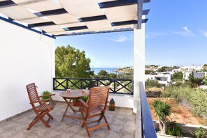 Terrace/patio - Glafki Studios & Apartments (Syros)