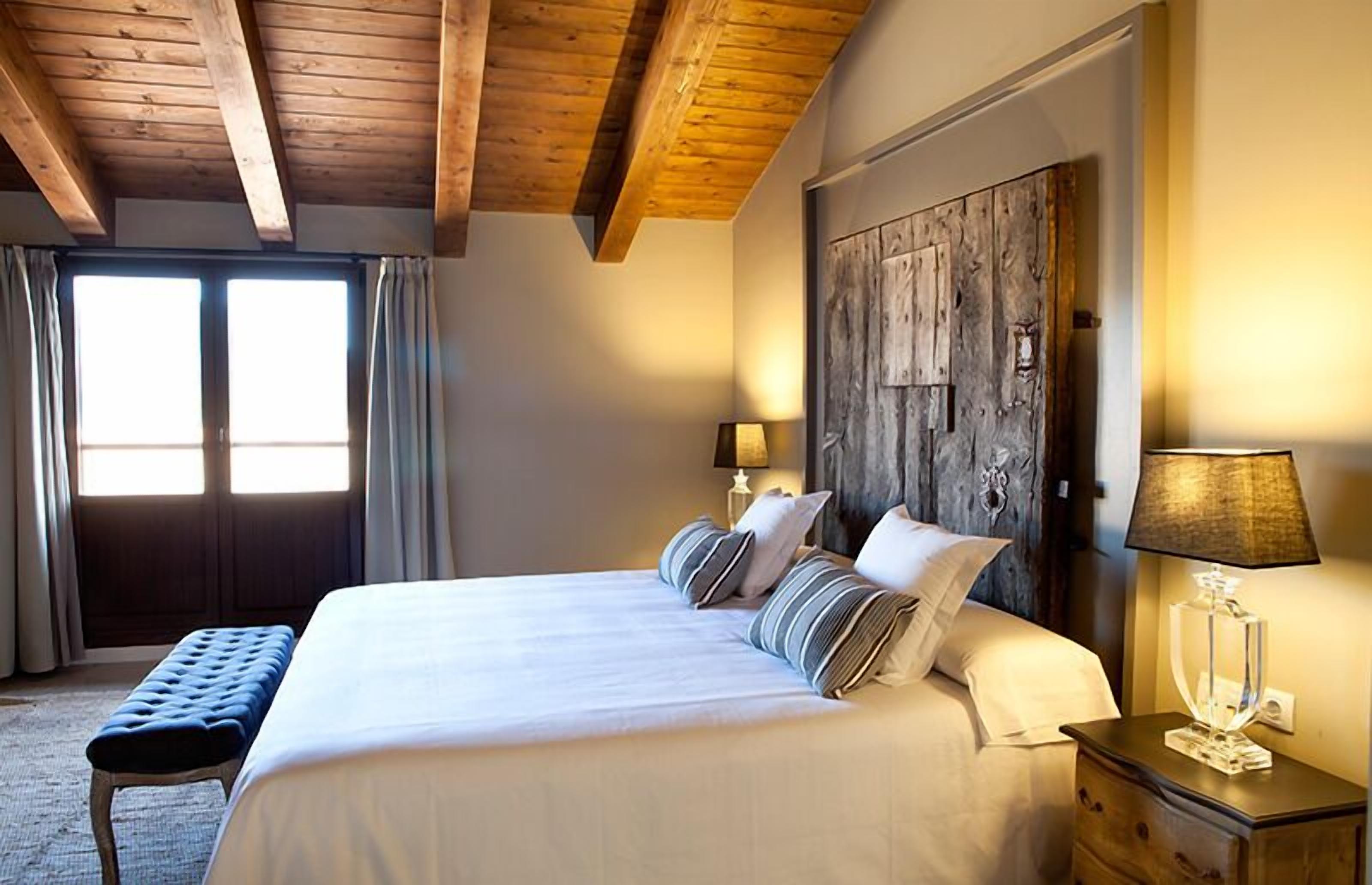 Caja fuerte, cortinas opacas, sistema de insonorización y wifi gratis