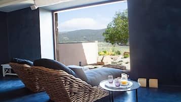Sauna, hot tub, body treatments, hydrotherapy, sports massages, facials