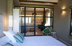 In-room safe, blackout drapes, soundproofing, free WiFi - Hotel Mas de Cebrián (Puertomingalvo)