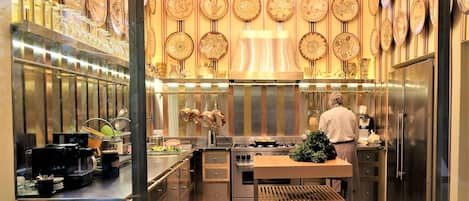 Déjeuner et dîner servis sur place, spécialités Cuisine marocaine