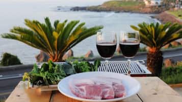 Quarto casal, 2 camas de casal, para não fumantes, vista para o mar | Wi-Fi de cortesia