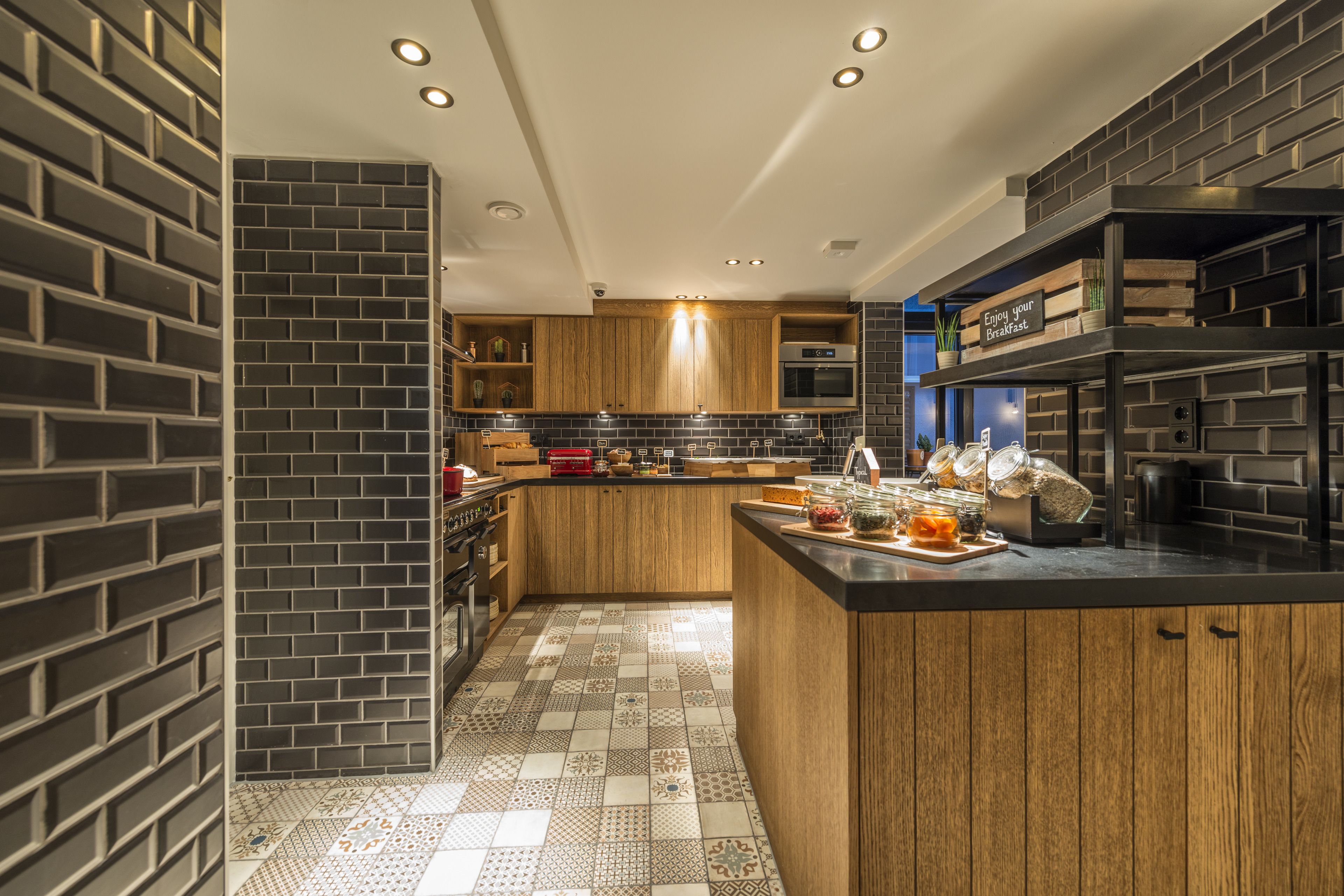 daily english breakfast (eur 15 per person)