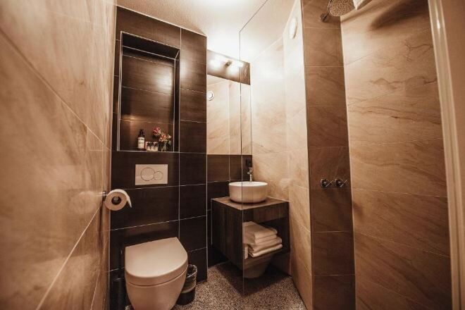 浴室 | 淋浴设施、免费洗浴用品、吹风机、毛巾