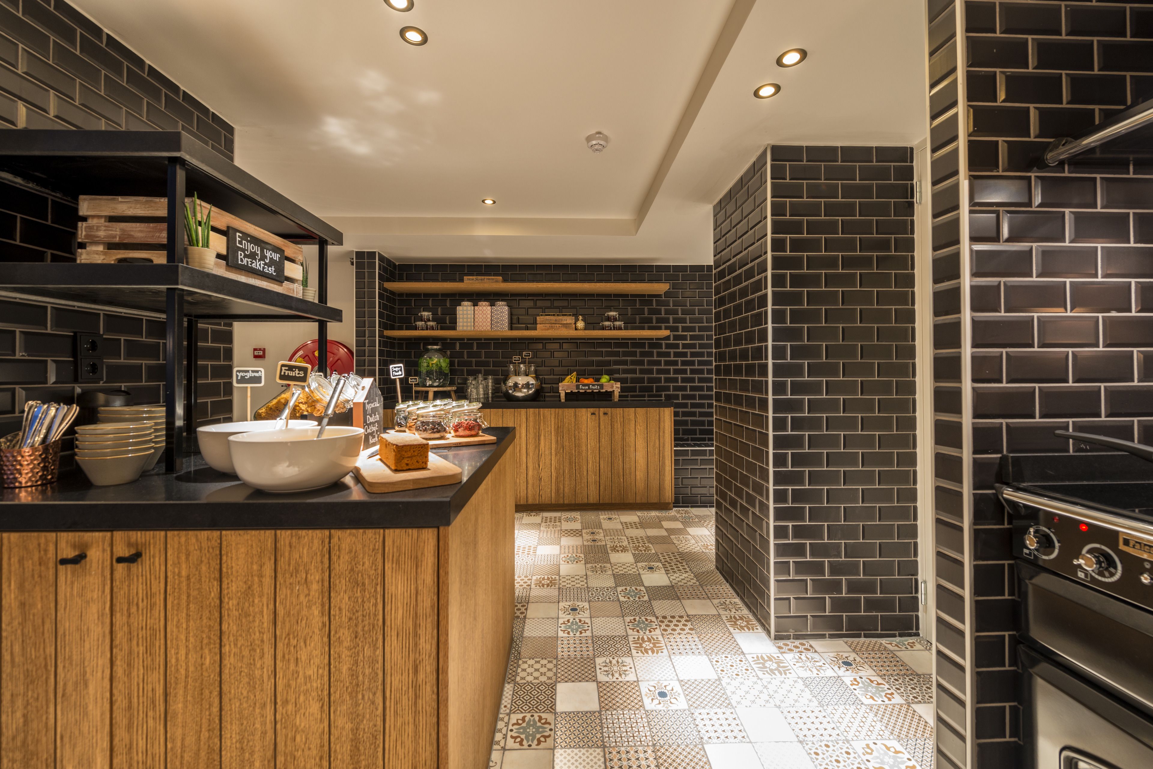 daily english breakfast (eur 15 per person)