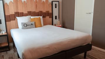 Standard-Doppelzimmer, 1 Queen-Bett | Zimmersafe, Verdunkelungsvorhänge, kostenloses WLAN, Bettwäsche