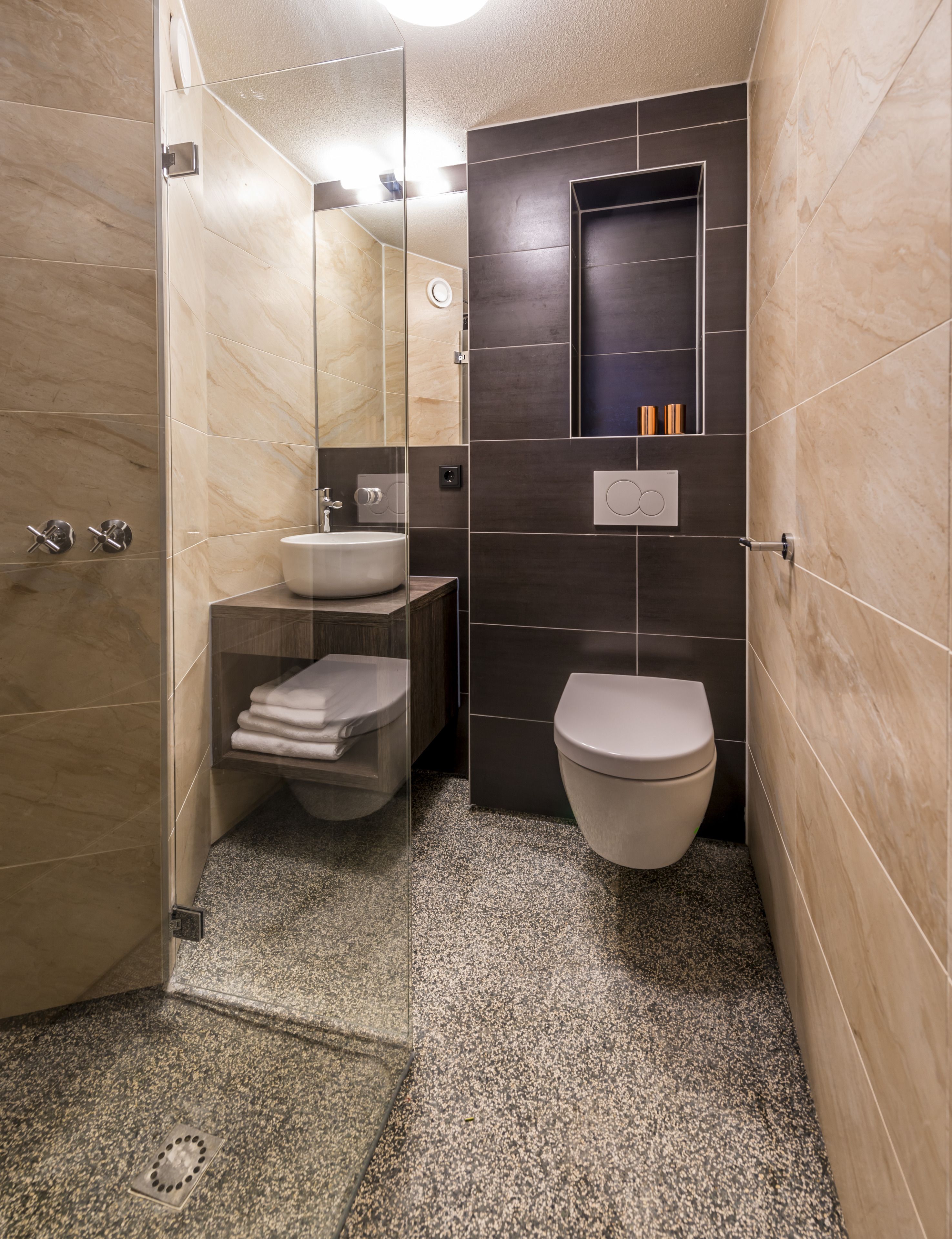 standard double room, 1 queen bed | bathroom | shower, free toiletries, hair dryer, towels