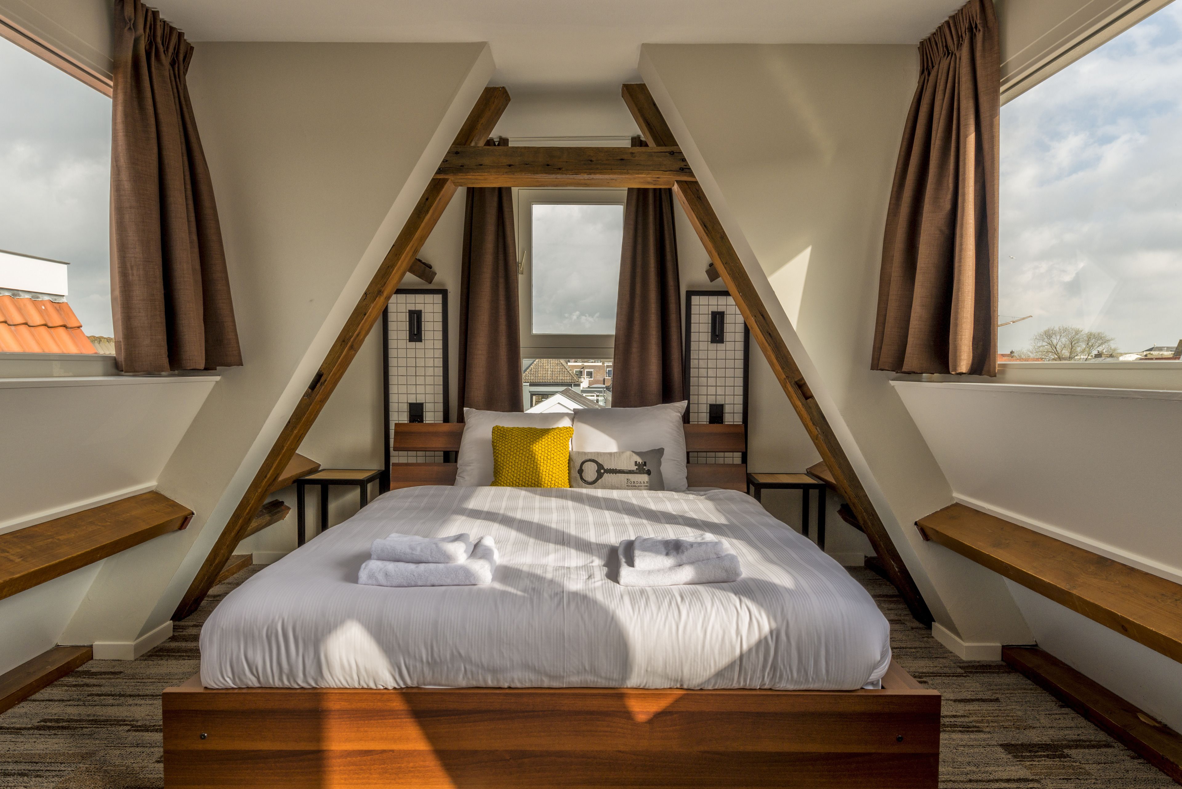 deluxe double room, 1 double bed | in-room safe, blackout curtains, free wifi, bed sheets