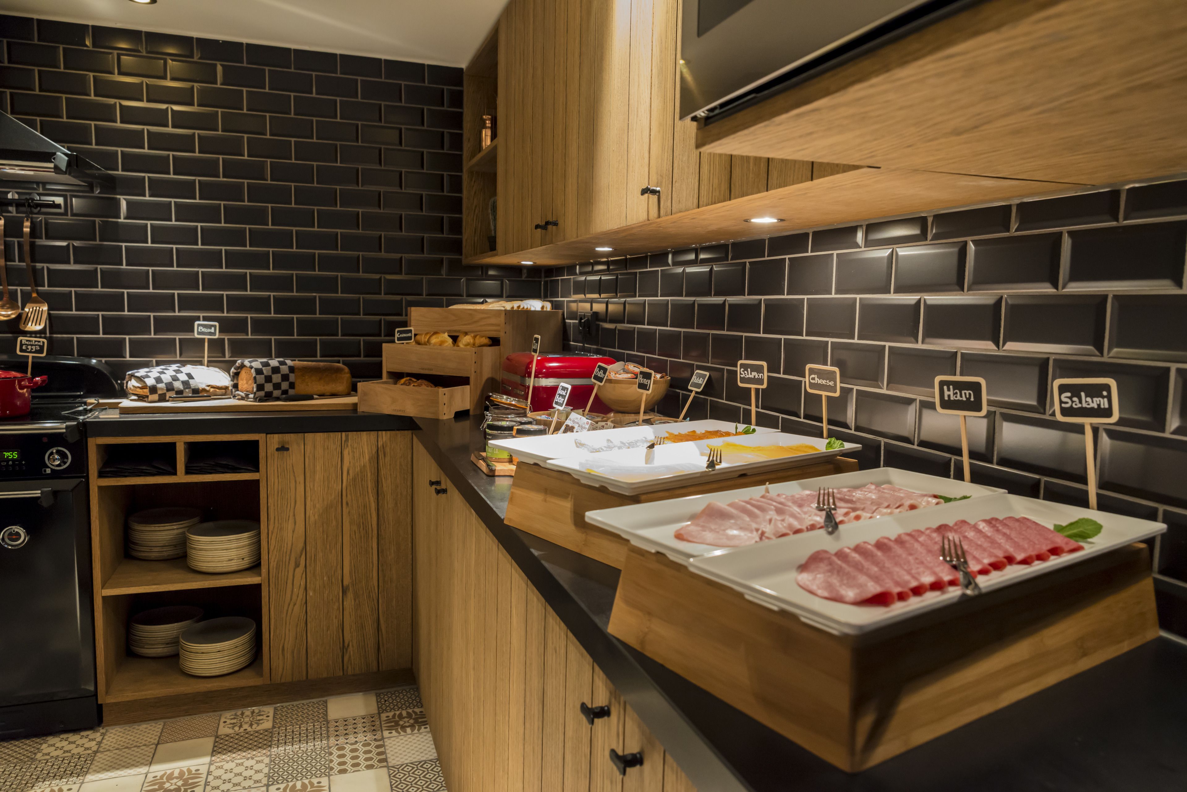 daily english breakfast (eur 15 per person)