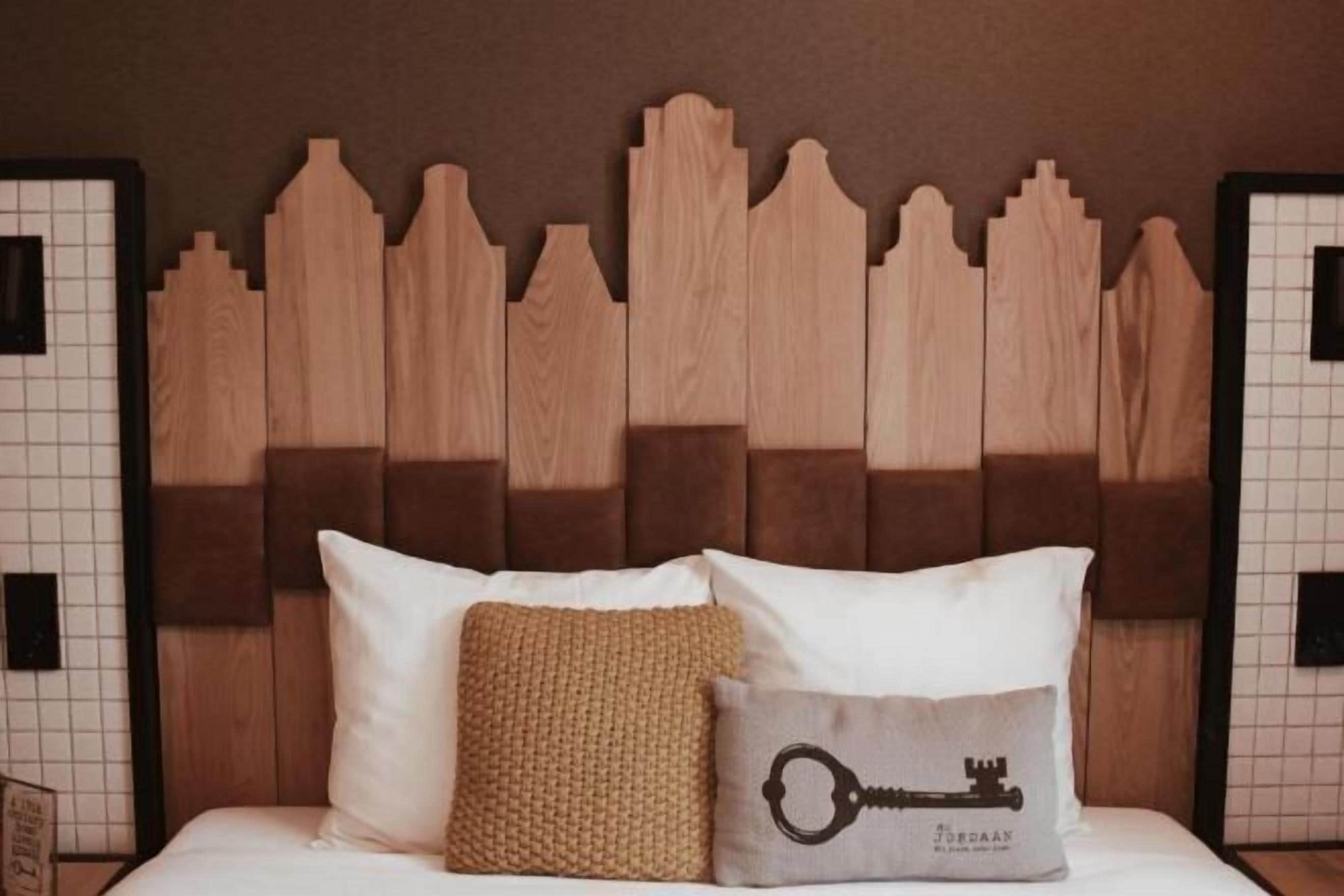 Caja fuerte, cortinas opacas, wifi gratis y ropa de cama