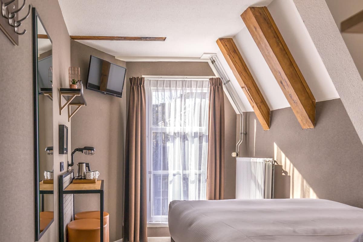 Small Double Canal View | Een kluis op de kamer, verduisterende gordijnen, gratis wifi, beddengoed
