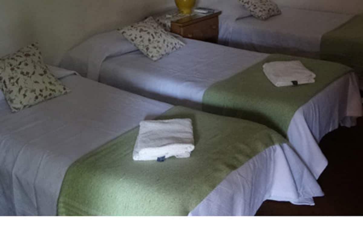 Superior Triple Room | Cribs/infant beds, rollaway beds, free WiFi, bed sheets