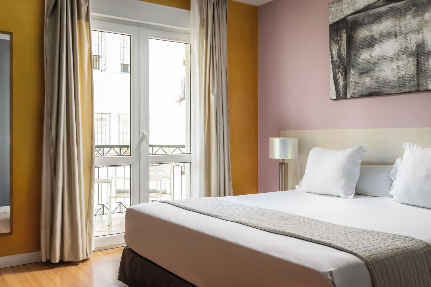 Caja de seguridad en la habitación, cortinas blackout y cunas gratuitas 