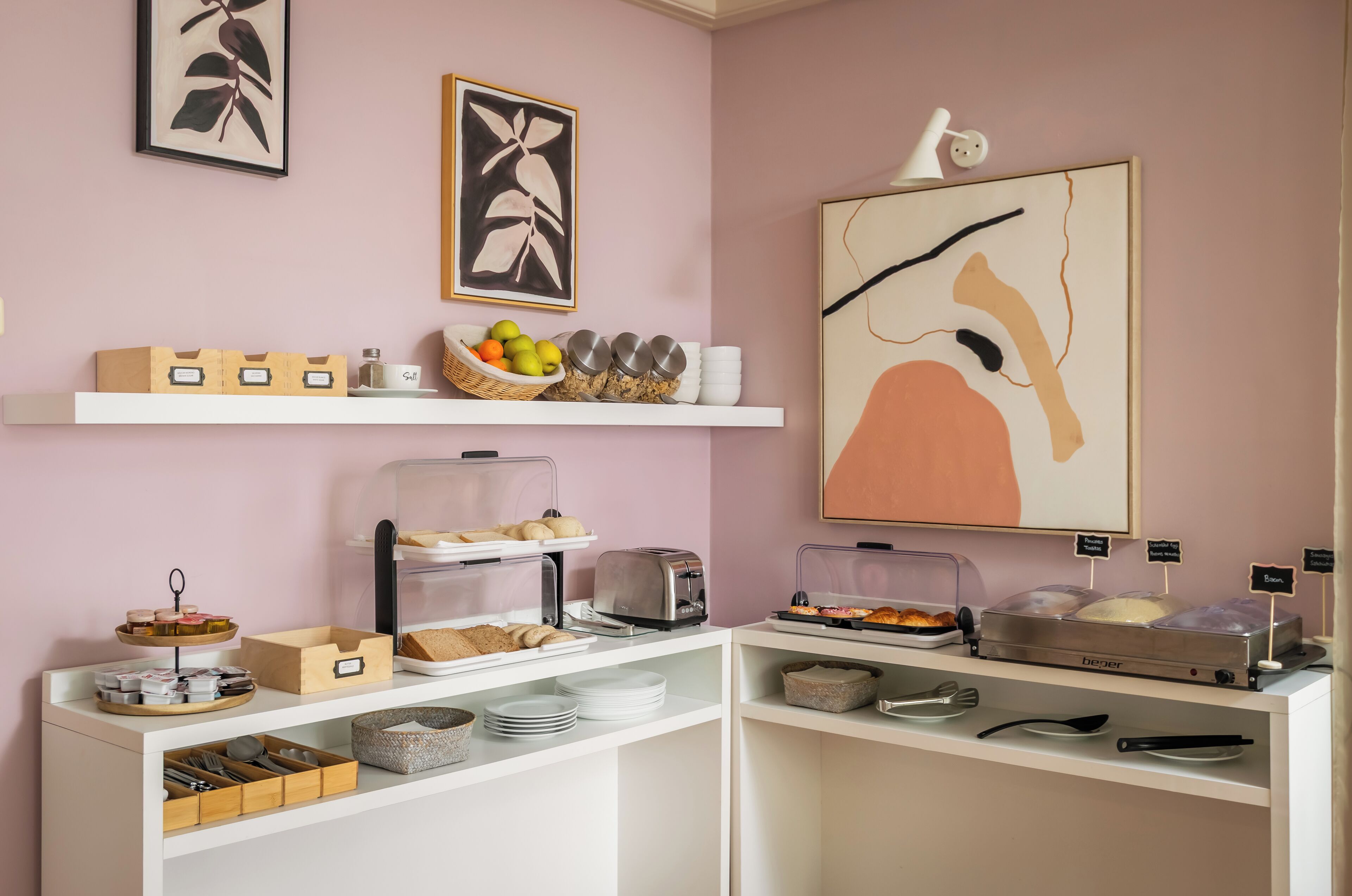 Daily continental breakfast (EUR 12 per person)