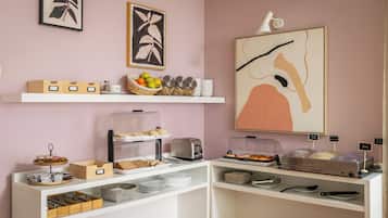 Daily continental breakfast (EUR 12 per person)