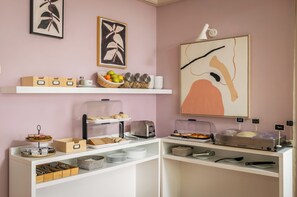 Daily continental breakfast for a fee - BYPILLOW Villa Lorena (Málaga)