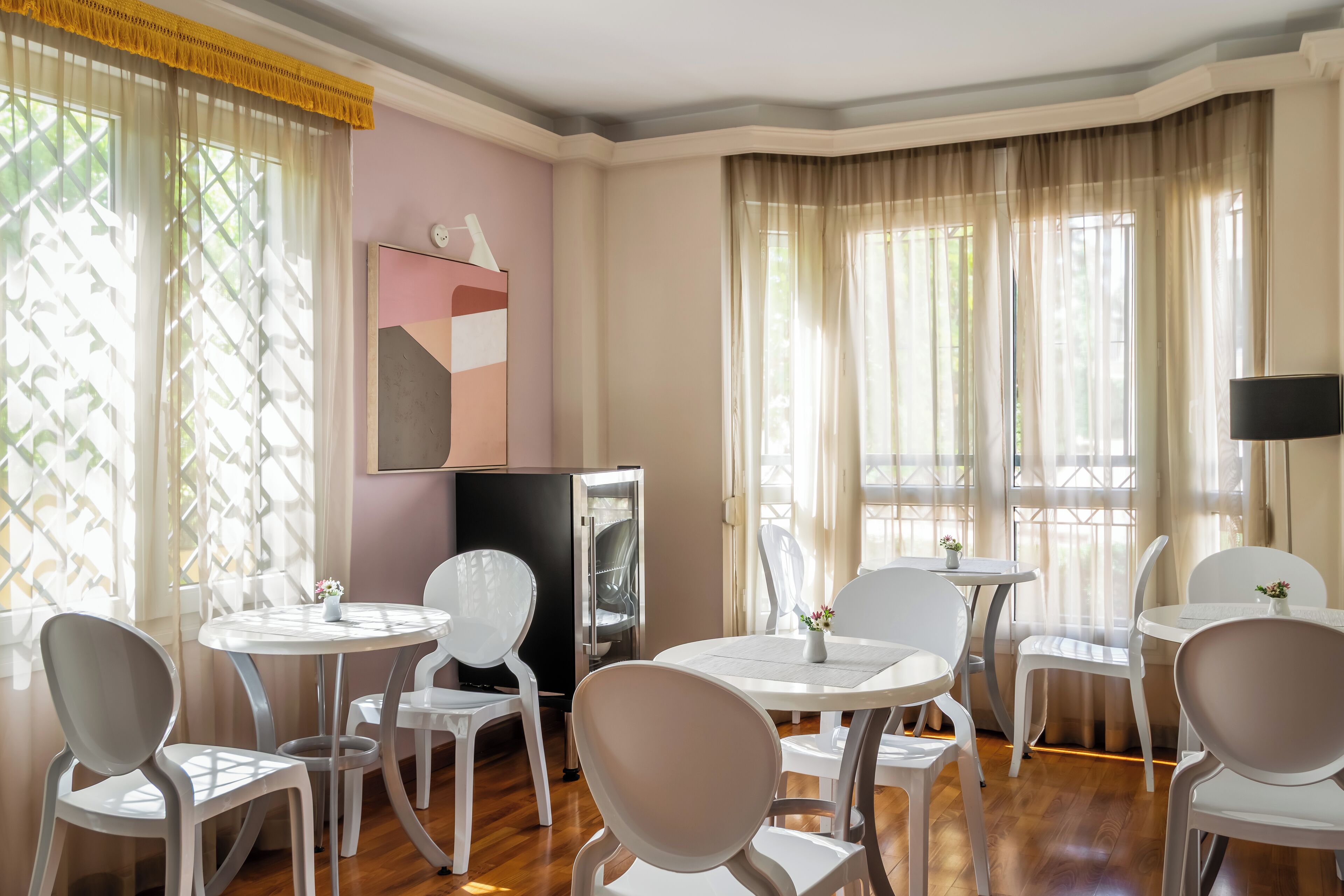 Daily continental breakfast (EUR 12 per person)