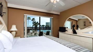 Condo, 2 phòng ngủ, sân hiên | 1 phòng ngủ, trang trí khác biệt