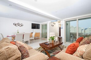 Condo, 3 Bedrooms, #474 | Living area