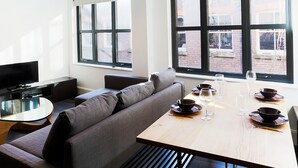 Unclassified image, 5 of 20, button - Rojen Apartments Liverpool Street (London)