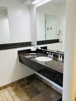 Bañera con ducha, cabezal de ducha tipo lluvia