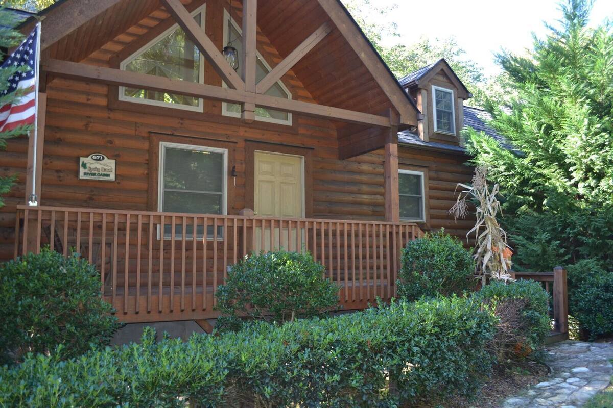 Luxury Cabin, 2 Bedrooms, River View, Mountainside | 1 bedroom, Egyptian cotton sheets, premium bedding, pillowtop beds