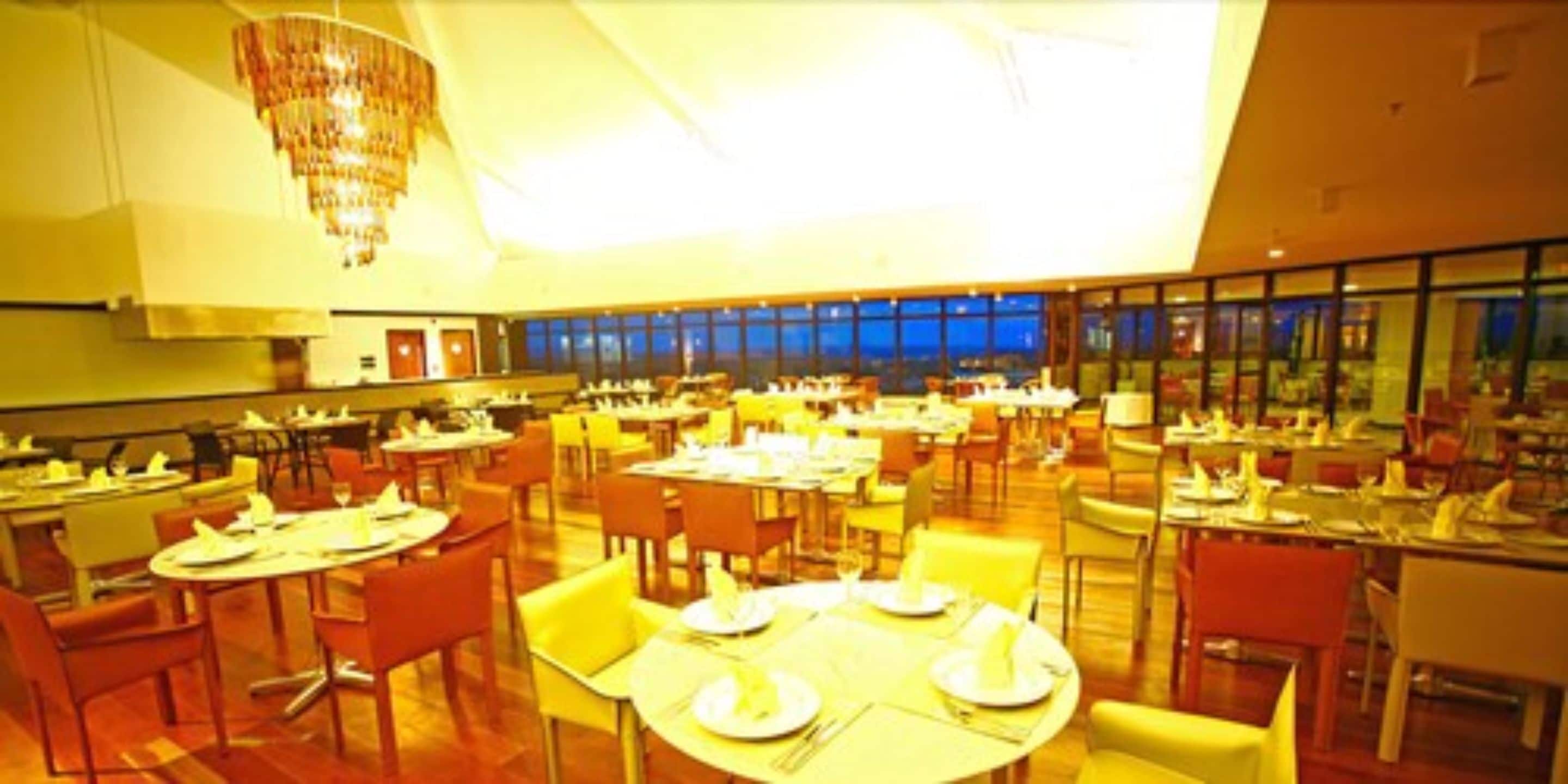 供应午餐和晚餐，地区菜