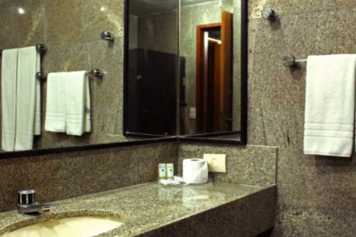 shower, free toiletries, towels