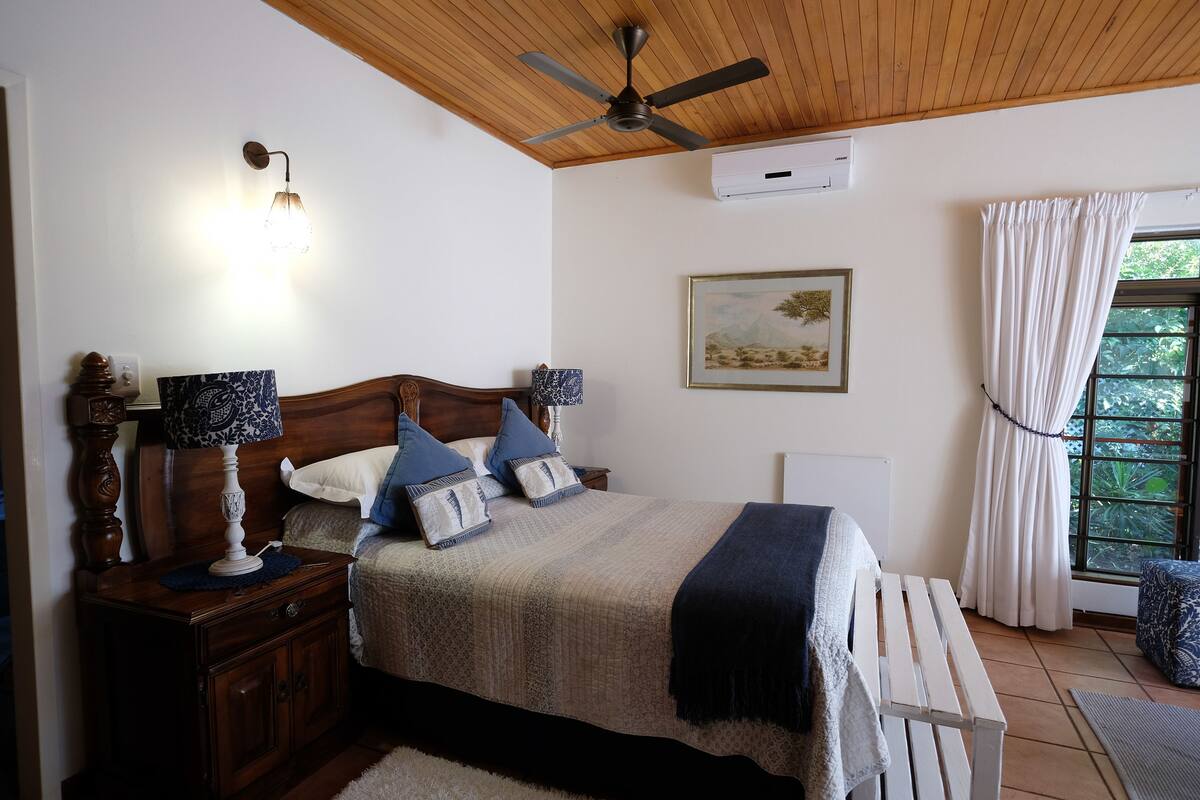 Luxury Room, 1 Queen Bed (Room D) | In-room safe, individually decorated, individually furnished, bed sheets