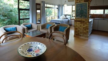 奢華四人房, 多張床 (Room F) | 客廳