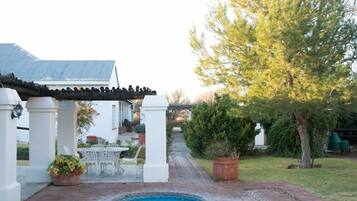 Kolam renang terbuka