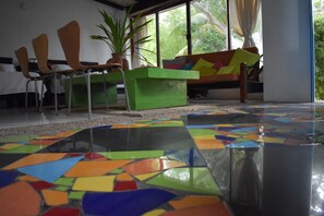 设计开间, 1 间卧室, 露台, 庭院 | 特色装修、特色家居、办公桌