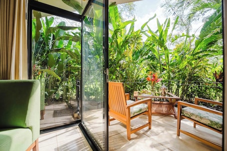 Hochwertige Bettwaren, Daunenbettdecken, Zimmersafe. Papagayo Golden Palms Beachfront Hotel