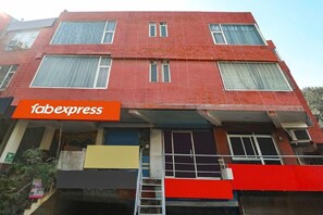 Exterior detail - Oyo Rooms New Friends Colony M (New Delhi)