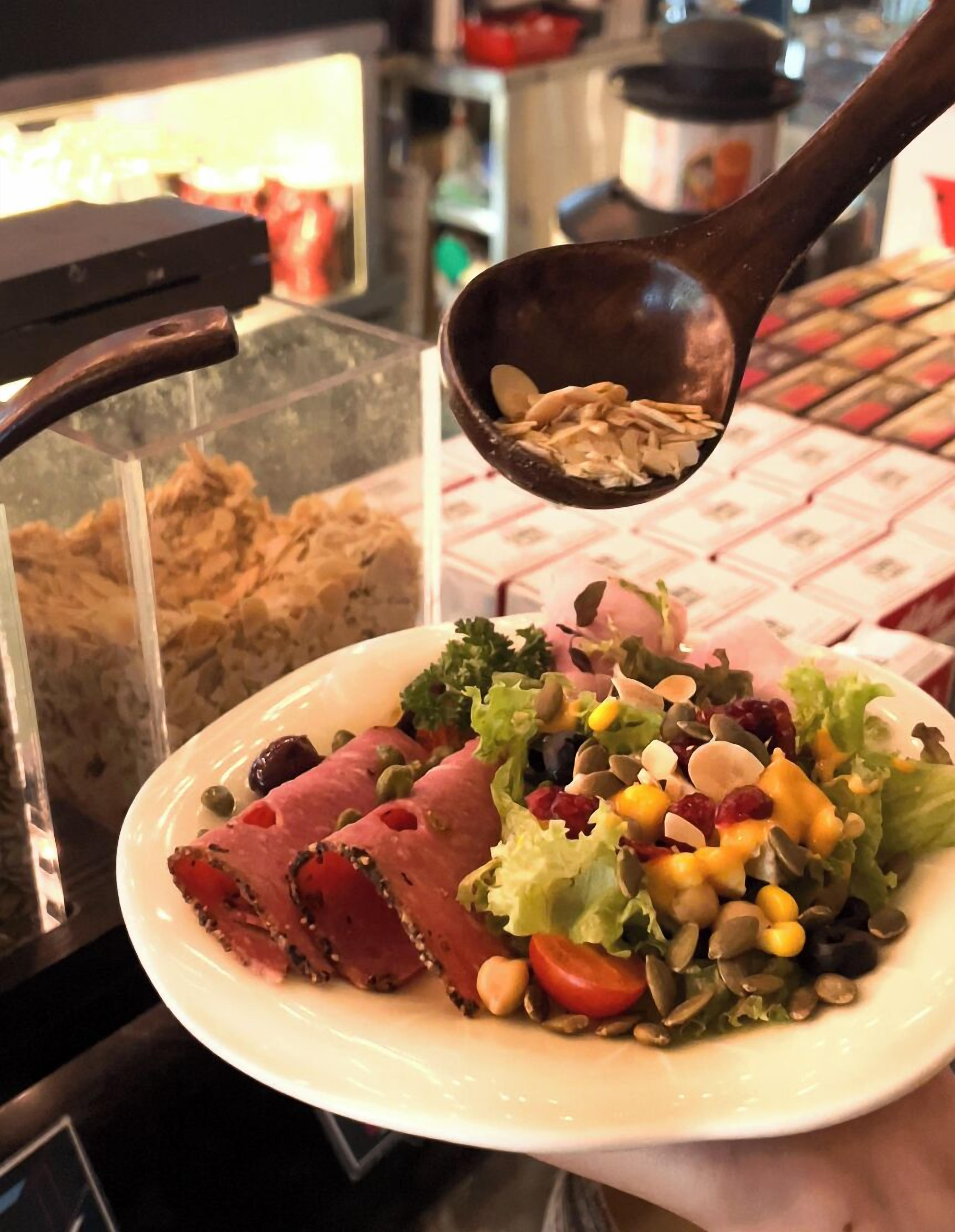 Petit déjeuner complet (21.58 SGD par personne)