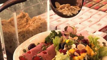 Daily full breakfast (SGD 23.54 per person)