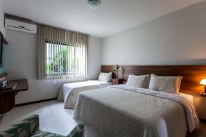 尊荣客房 | 迷你吧、办公桌、笔记本电脑工作区、遮光窗帘