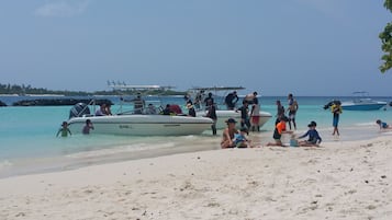 Gần bãi biển