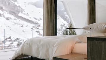 Suite, 1 camera da letto, balcone, vista montagna (Penthouse, King-size bed adjustable) | Biancheria da letto di alta qualità