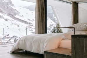 Suite, 1 habitación, balcón, vista a la montaña (Penthouse, King-size bed adjustable) | Ropa de cama de alta calidad y artículos del minibar gratis 
