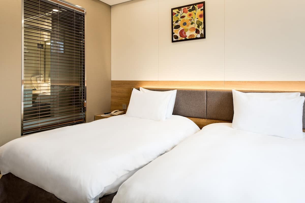 Down duvets, in-room safe, desk, laptop workspace