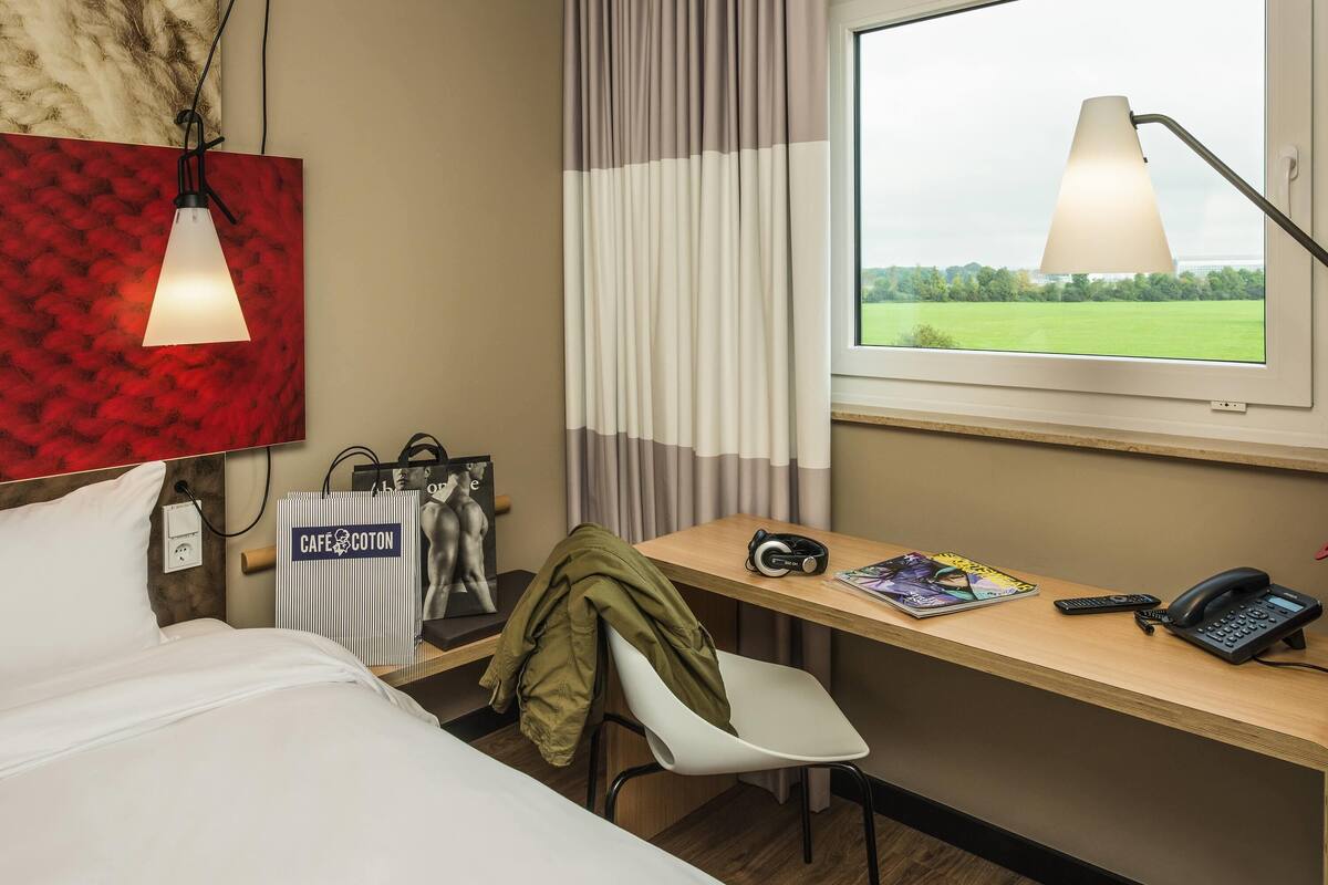 laptop workspace, blackout curtains, soundproofing, free wifi